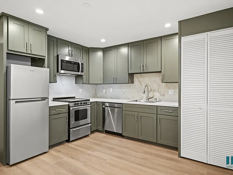 429 N Hayworth Ave — Photo 70