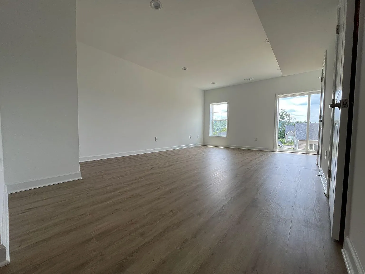 4 bed, 3.5 bath, 1803 sqft, $2,800 — Photo 3