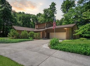 2800 Whitewood Dr, Midland, MI 48642