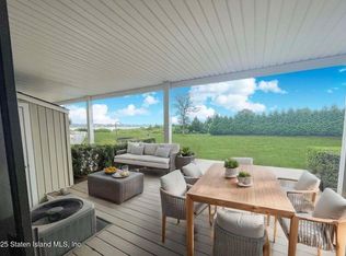 61 W Tiana Rd, Hampton Bays, NY 11946