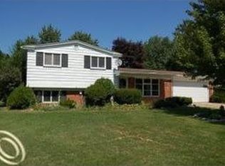 5804 Pontiac Lake Rd, Waterford, MI 48327