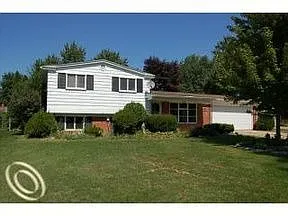 5804 Pontiac Lake Rd photo 1