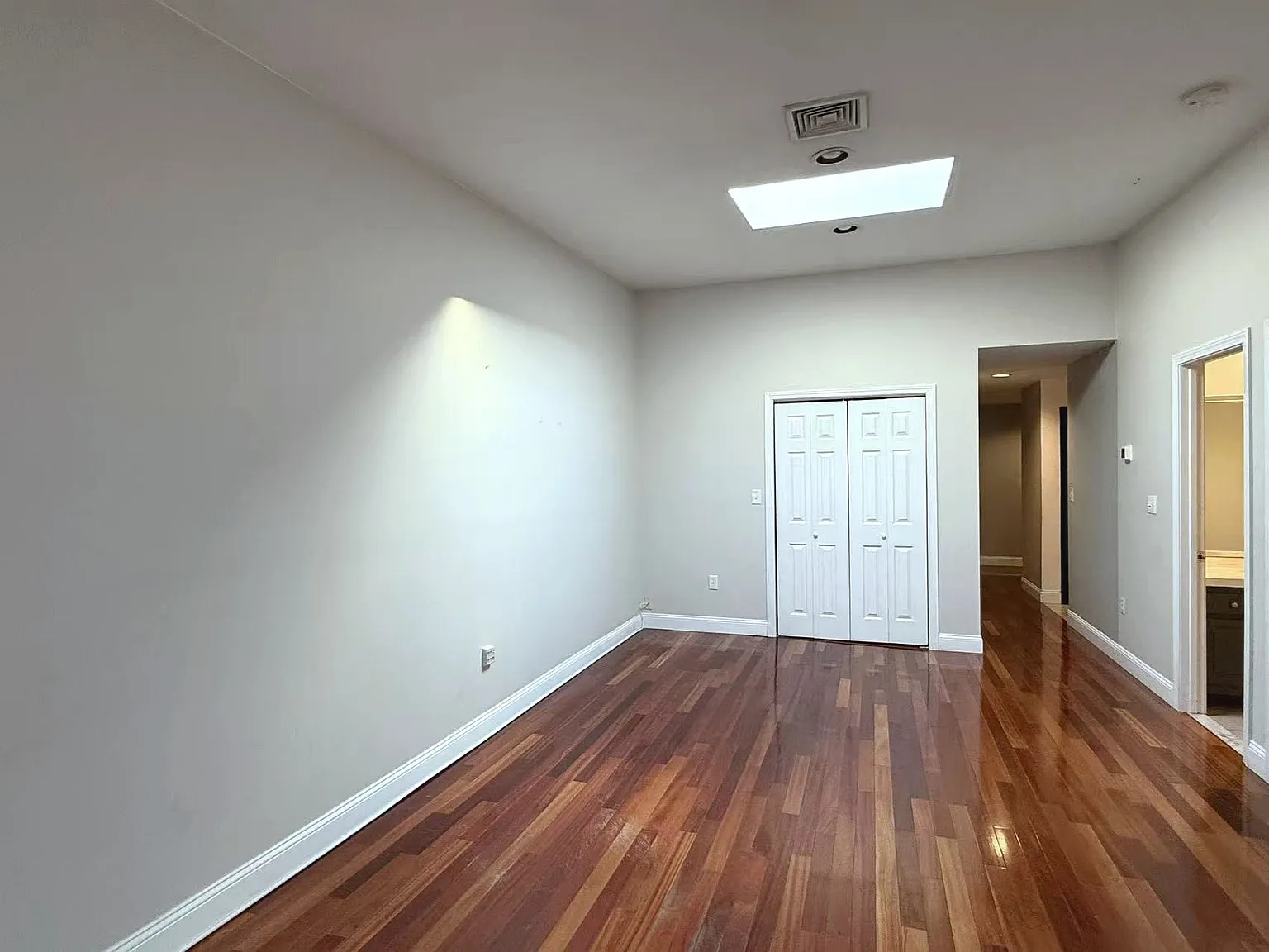 2 bed, 1.0 bath, 993 sqft, $2,500 — Photo 3