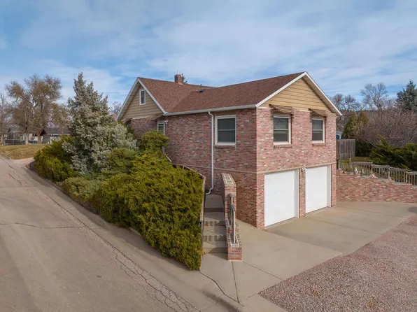 537 S 16th St, Hot Springs, SD 57747