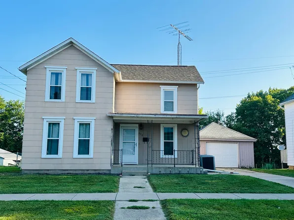 638 W Ringold St, Freeport, IL 61032