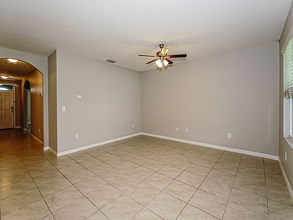 3rd image of 3905 Crimson Clover Dr
