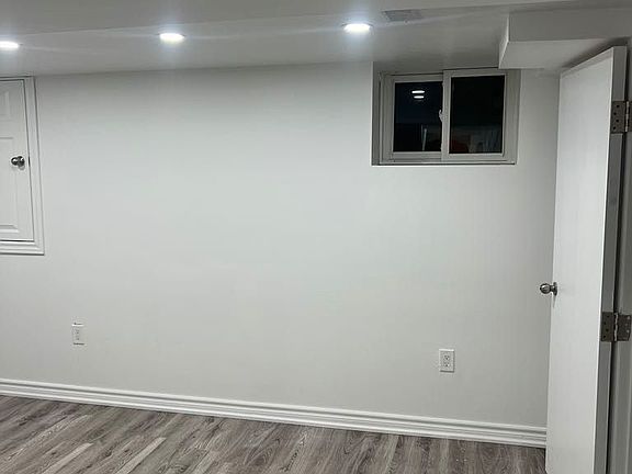 5th image of 26 Oakridge Dr #Basement