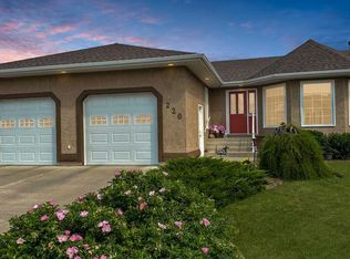 220 S 10th Ave NE, Sundre, AB T0M1X0