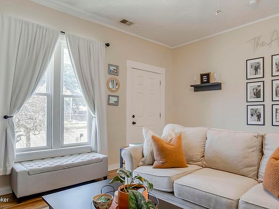 4th image of 2139 Bradley Ave