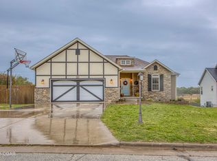 1413 Matthew Cir, Webb City, MO 64870