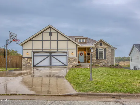 1413 Matthew Cir, Webb City, MO 64870