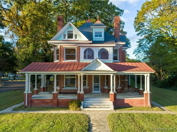 281 Virginia St, Urbanna, VA 23175