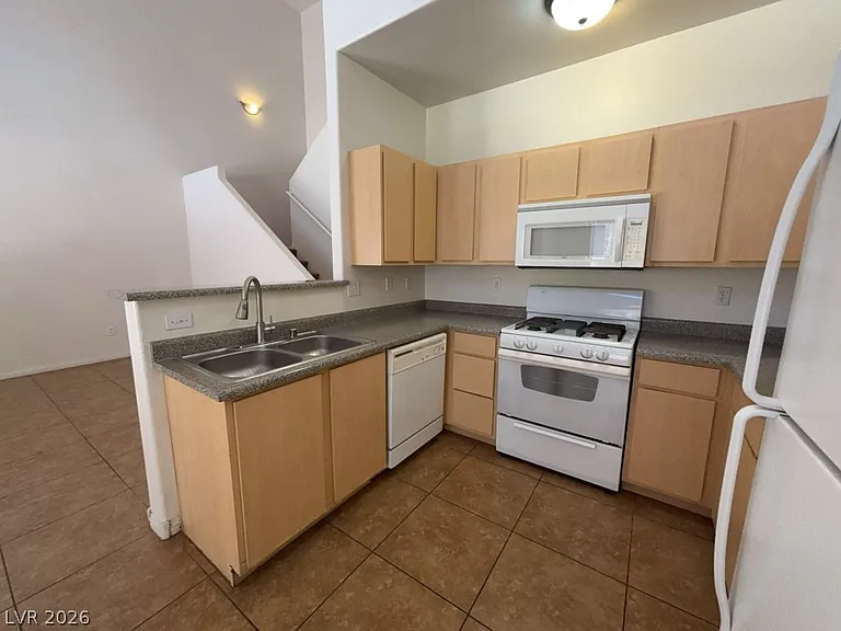 4915 E Russell Rd #180 — Photo 2