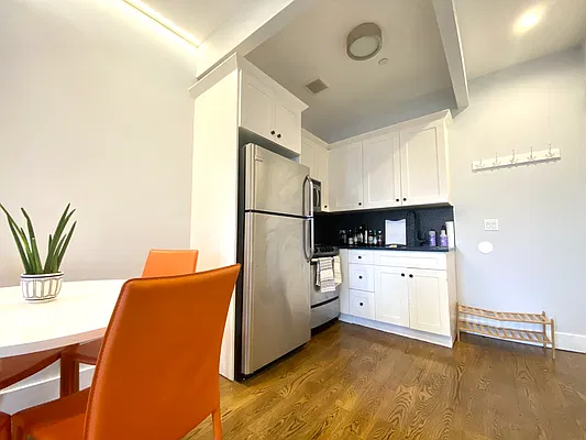 Rented by Compass | media 23