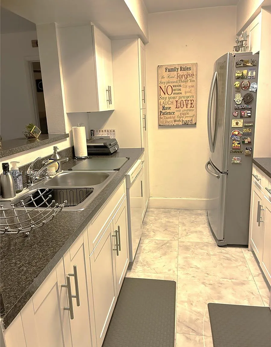Biscayne Beach Club Condo — Photo 3