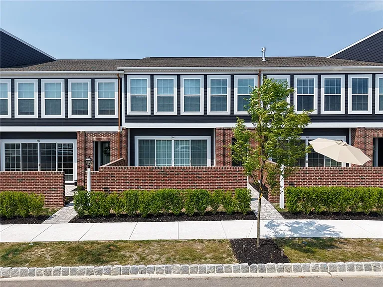 304 Highbridge Ln — Photo 1
