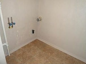 5th image of 726 Blaine Ave