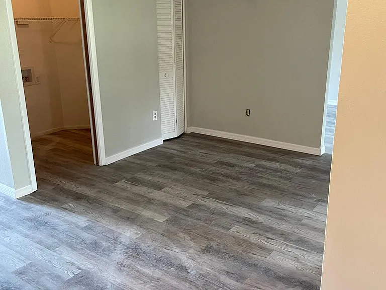 1926 Meadowridge Dr — Photo 13