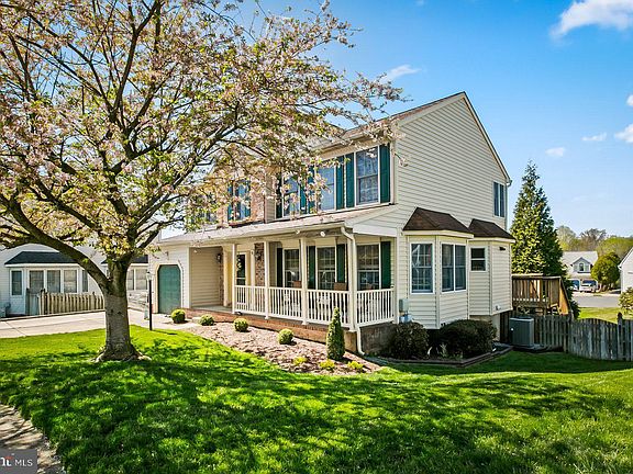 5th image of 8 Symphony Woods Ct