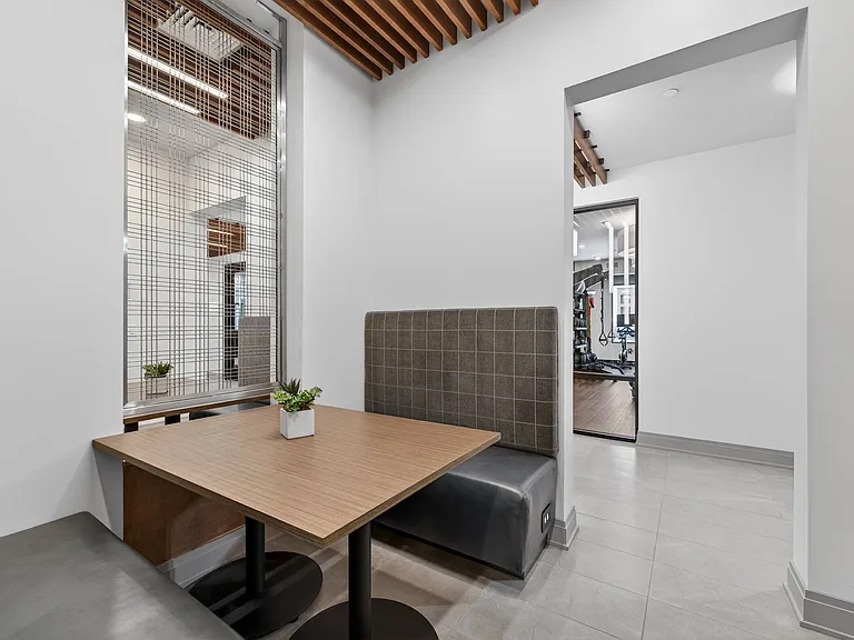 Refinery at Pointe17 — Photo 18