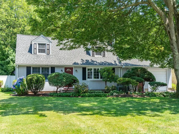 58 Oak Avenue, Huntington Station, NY 11746