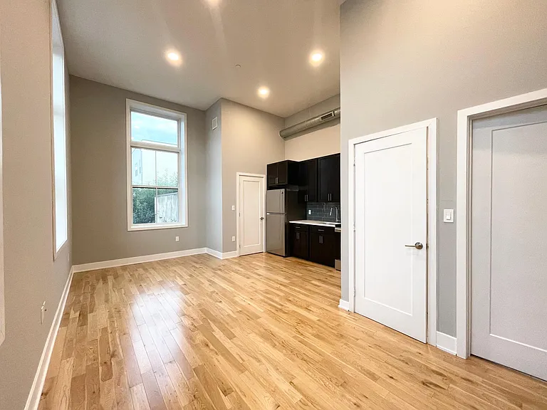 1521-1523 W Girard Ave #206 — Photo 3
