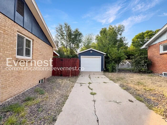 5 bed, 2.0 bath, 2236 sqft, $3,295 — Photo 3