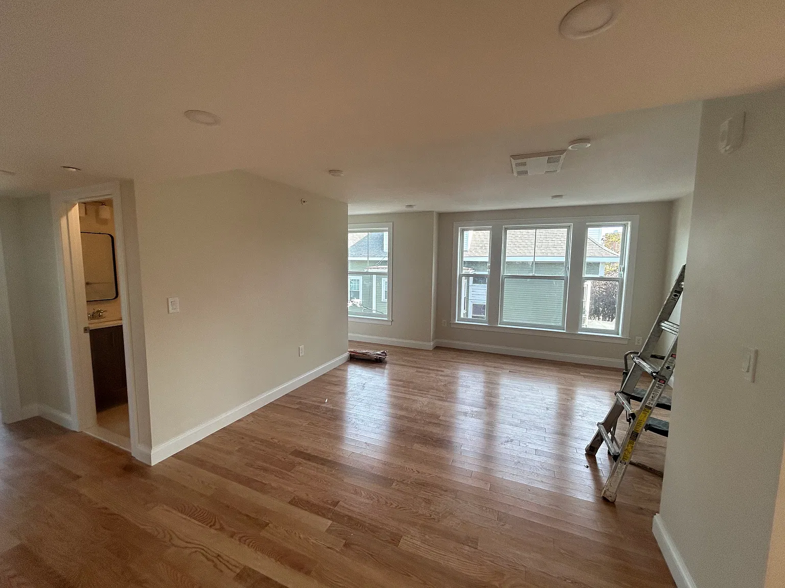 4 bed, $4,500 — Photo 4