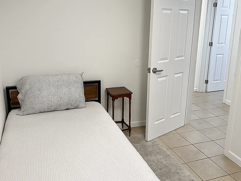 2710 N Lawndale Ave #G — Photo 10