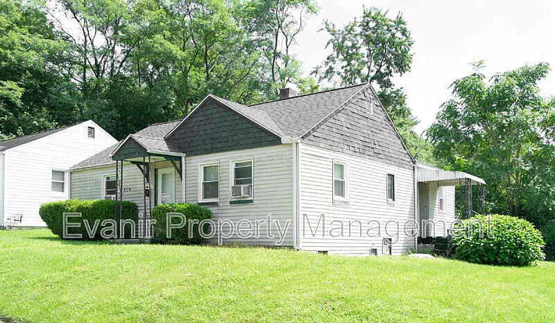 2 bed, 1.0 bath, 984 sqft, $985 — Photo 2