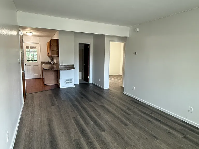 28 College Ave #B — Photo 5