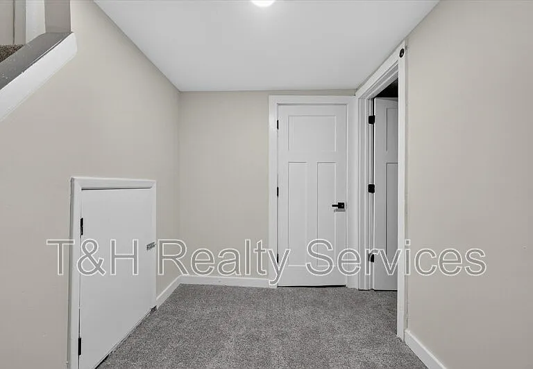 320 W 39th St — Photo 22