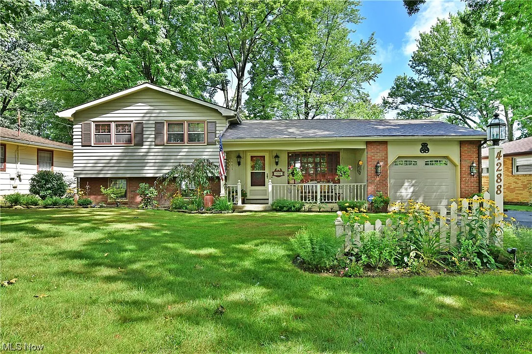 4288 Maureen Dr photo 1