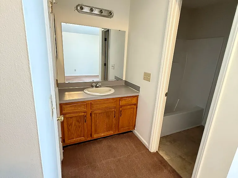 104 W Victoria Ct #F — Photo 17