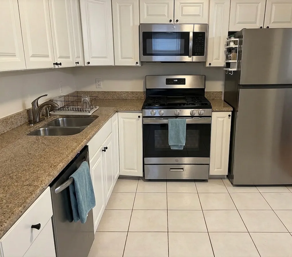 3 bed, 1248 sqft, $2,900 — Photo 3