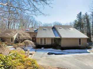 28 Timber Ridge Dr, Oyster Bay, NY 11771