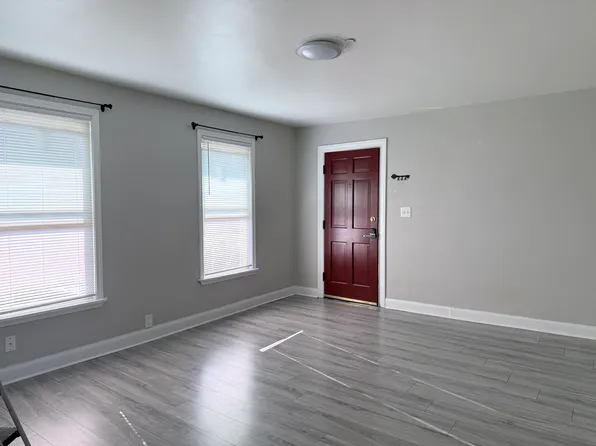 4601 S 6th St, Louisville, KY 40214
