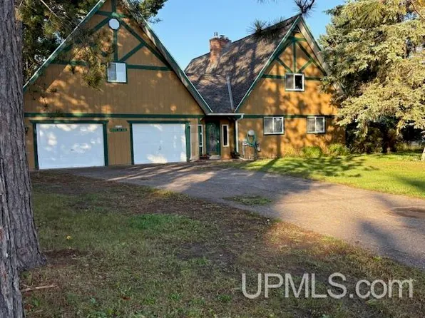 7753 Evergreen Dr, Munising, MI 49862
