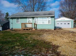 1423 Dodge St, Le Claire, IA 52753
