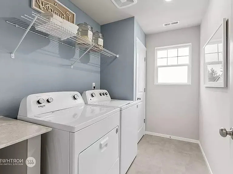 4355 Savannah Loop NE — Photo 8