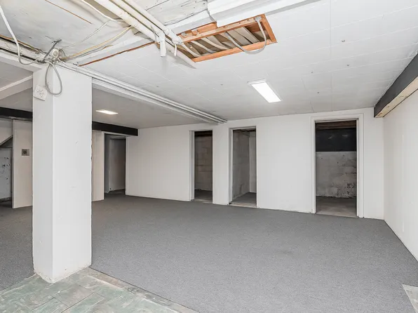 2055 Coleman Street image 12 of 26