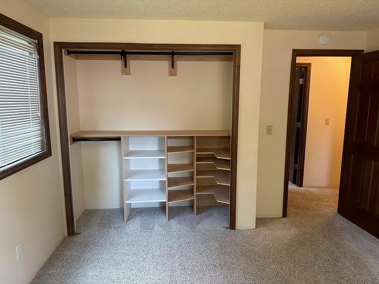 1936 Hutchins Cir — Photo 29
