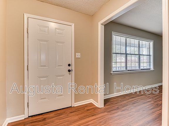 5th image of 2416 Crystal Ct