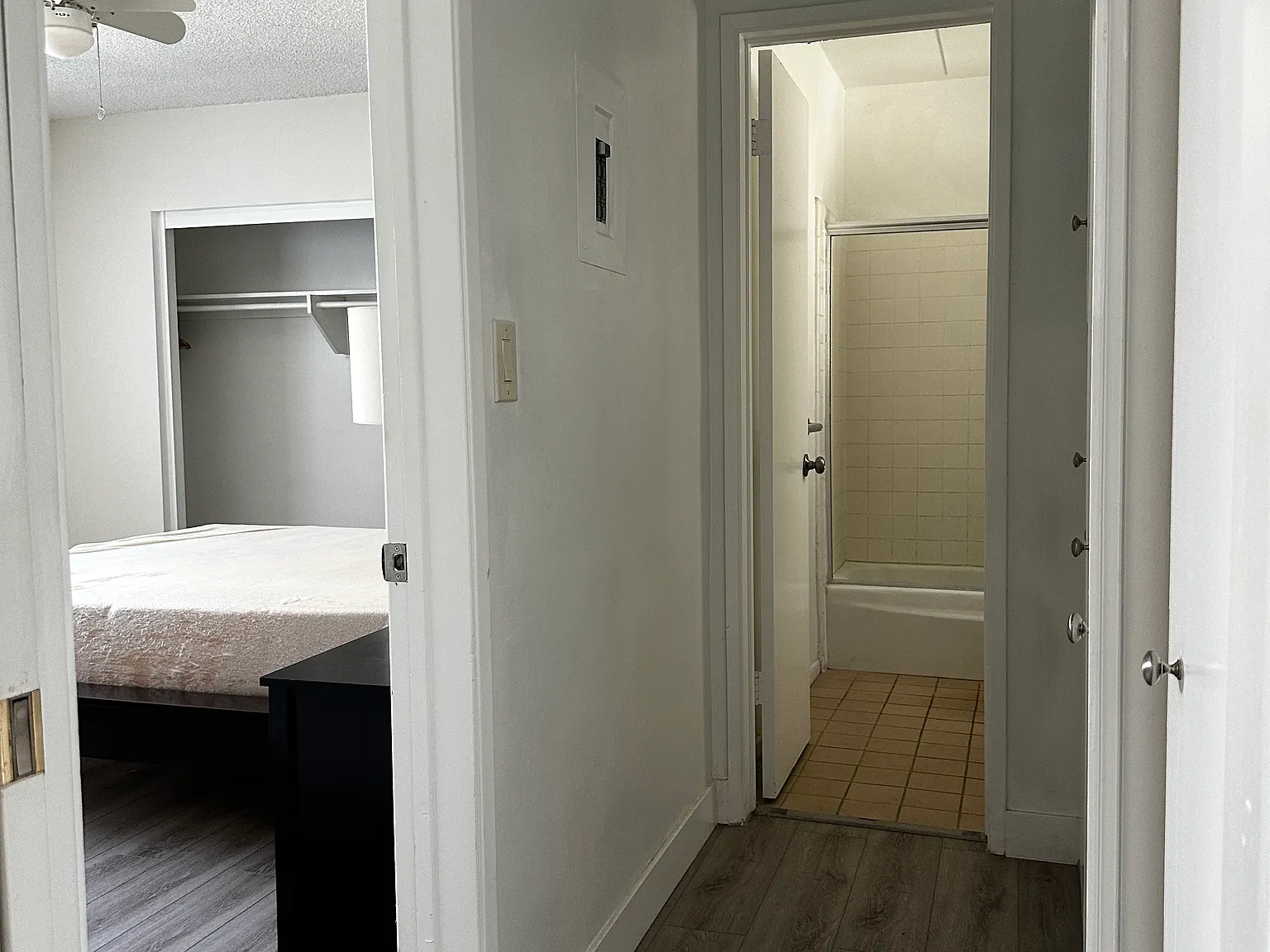 115 S Meridith Ave — Photo 4