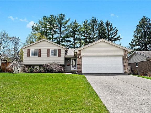 2nd image of 853 Abbey Ln