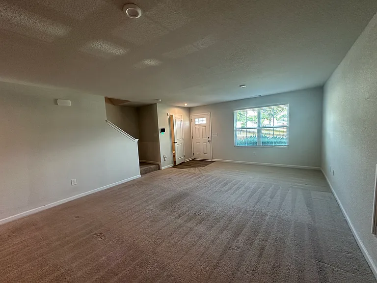 304 Forecastle St — Photo 2