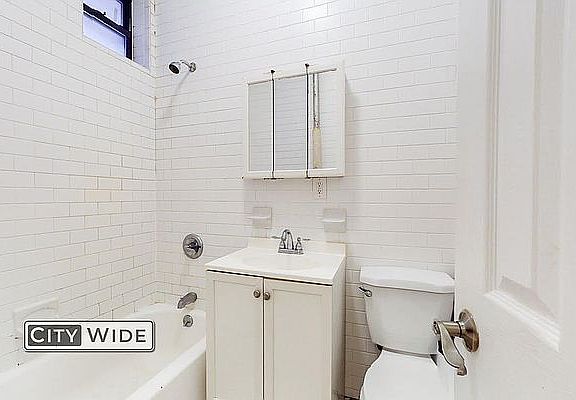 4th image of 226 E 36th St APT 5C