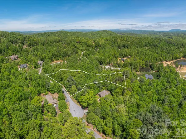 305 Freedom Trail Ct, Zirconia, NC 28790