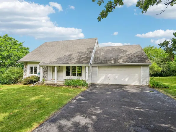 W316S2825 Roberts ROAD, Waukesha, WI 53188