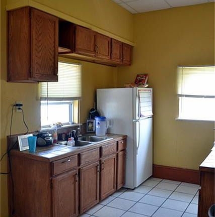 3rd image of 212 15th St